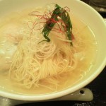 新宿にある麺屋海神のあら炊き塩ラーメンはめちゃウマイ